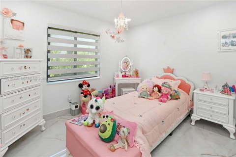Villa ou maison à vendre à Miami, Floride: 4 chambres, 195.19 m2 № 2076418 - photo 25