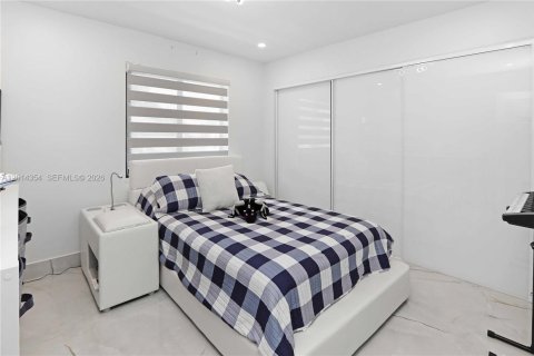 Villa ou maison à vendre à Miami, Floride: 4 chambres, 195.19 m2 № 2076418 - photo 24