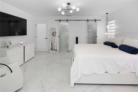 Villa ou maison à vendre à Miami, Floride: 4 chambres, 195.19 m2 № 2076418 - photo 21