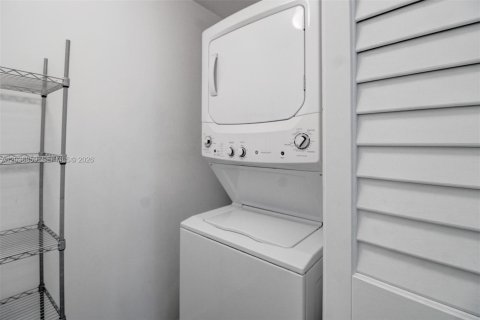 Купить кондоминиум в Майами, Флорида 1 спальня, 61.22м2, № 2154205 - фото 12