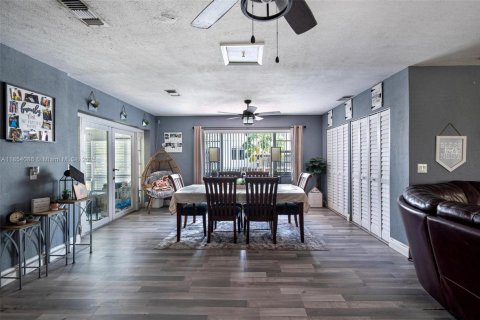 Casa en venta en Miami, Florida, 4 dormitorios, 131.46 m2 № 1874845 - foto 11