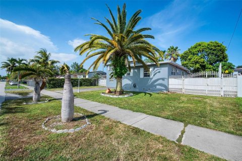Casa en venta en Miami, Florida, 4 dormitorios, 131.46 m2 № 1874845 - foto 24