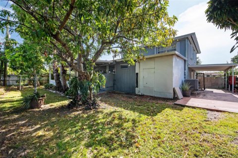 Casa en venta en Miami, Florida, 4 dormitorios, 131.46 m2 № 1874845 - foto 22