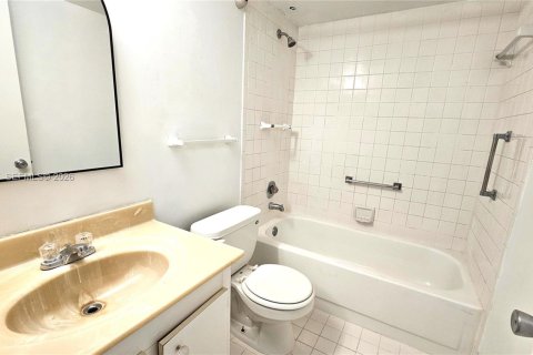 Condominio en venta en Pembroke Pines, Florida, 2 dormitorios, 88.54 m2 № 2089548 - foto 8