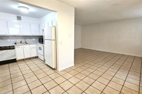 Condominio en venta en Pembroke Pines, Florida, 2 dormitorios, 88.54 m2 № 2089548 - foto 7