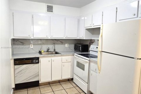 Condominio en venta en Pembroke Pines, Florida, 2 dormitorios, 88.54 m2 № 2089548 - foto 5