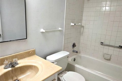 Condominio en venta en Pembroke Pines, Florida, 2 dormitorios, 88.54 m2 № 2089548 - foto 9
