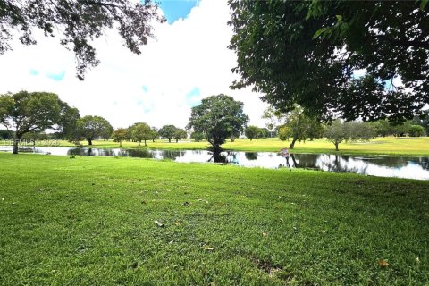 Condominio en venta en Pembroke Pines, Florida, 2 dormitorios, 88.54 m2 № 2089548 - foto 14
