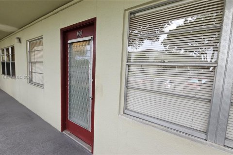 Condominio en venta en Pembroke Pines, Florida, 2 dormitorios, 88.54 m2 № 2089548 - foto 2