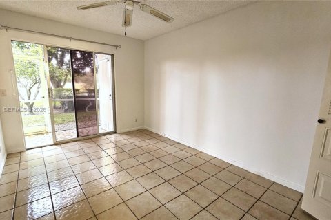 Condominio en venta en Pembroke Pines, Florida, 2 dormitorios, 88.54 m2 № 2089548 - foto 11