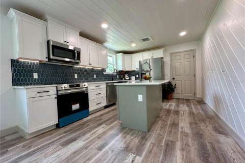 House in Orange City, Florida 4 bedrooms, 157 sq.m. № 1826498 - photo 12