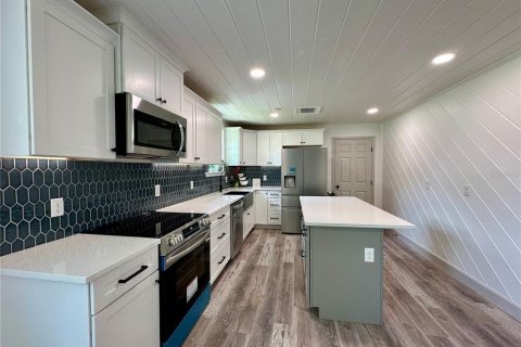 House in Orange City, Florida 4 bedrooms, 157 sq.m. № 1826498 - photo 11