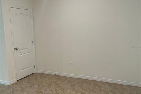 Townhouse in Davenport, Florida 3 bedrooms, 155.43 sq.m. № 2206871 - photo 7