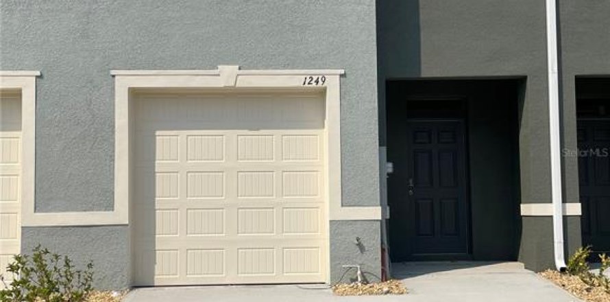 Townhouse in Davenport, Florida 3 bedrooms, 155.43 sq.m. № 2206871