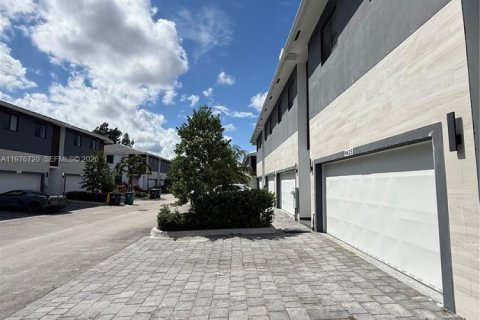 Townhouse in Dania Beach, Florida 4 bedrooms, 186.92 sq.m. № 2040587