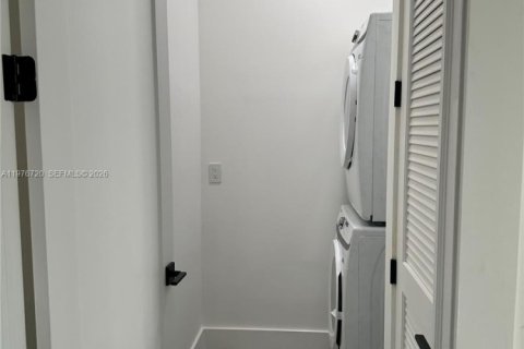 Townhouse in Dania Beach, Florida 4 bedrooms, 186.92 sq.m. № 2040587 - photo 27