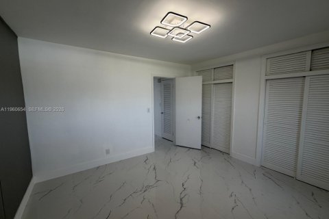Купить кондоминиум в Халландейл-Бич, Флорида 1 спальня, 58.06м2, № 2085814 - фото 12