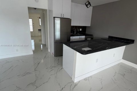 Купить кондоминиум в Халландейл-Бич, Флорида 1 спальня, 58.06м2, № 2085814 - фото 19