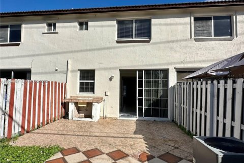 Touwnhouse à louer à Miami, Floride: 2 chambres, 104.05 m2 № 2027250 - photo 17