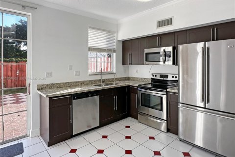 Touwnhouse à louer à Miami, Floride: 2 chambres, 104.05 m2 № 2027250 - photo 7