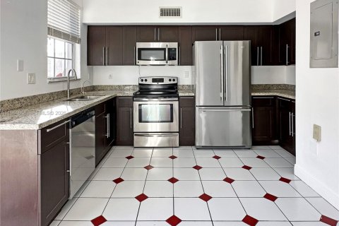 Touwnhouse à louer à Miami, Floride: 2 chambres, 104.05 m2 № 2027250 - photo 8