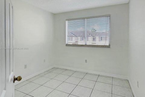 Touwnhouse à louer à Miami, Floride: 2 chambres, 104.05 m2 № 2027250 - photo 13