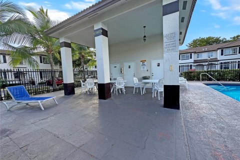 Touwnhouse à louer à Miami, Floride: 2 chambres, 104.05 m2 № 2027250 - photo 16