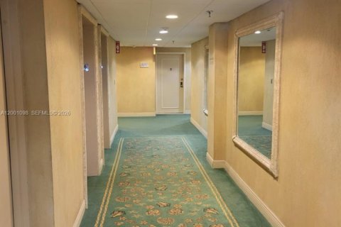 Купить кондоминиум в Майами-Бич, Флорида 1 спальня, 99.87м2, № 2066391 - фото 3