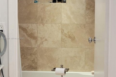 Купить кондоминиум в Майами-Бич, Флорида 1 спальня, 99.87м2, № 2066391 - фото 18