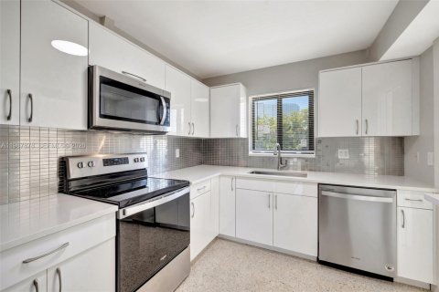 Apartamento en alquiler en Fort Lauderdale, Florida, 2 dormitorios, 102.19 m2 № 2051183 - foto 22
