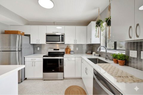 Apartamento en alquiler en Fort Lauderdale, Florida, 2 dormitorios, 102.19 m2 № 2051183 - foto 25