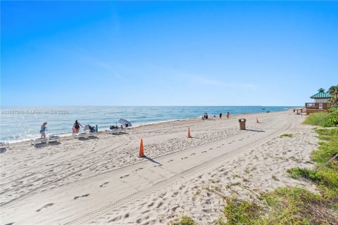 Hôtel, hôtellerie à vendre à Sunny Isles Beach, Floride: 33.44 m2 № 1964889 - photo 24