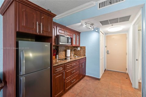 Hôtel, hôtellerie à vendre à Sunny Isles Beach, Floride: 33.44 m2 № 1964889 - photo 10