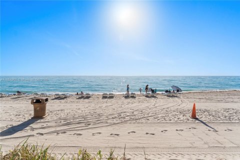 Hôtel, hôtellerie à vendre à Sunny Isles Beach, Floride: 33.44 m2 № 1964889 - photo 13