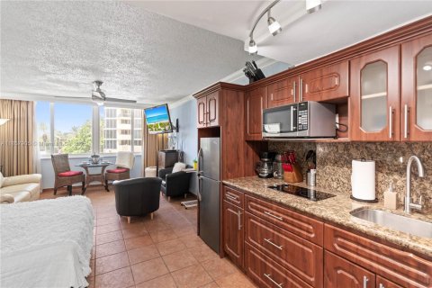 Hôtel, hôtellerie à vendre à Sunny Isles Beach, Floride: 33.44 m2 № 1964889 - photo 11