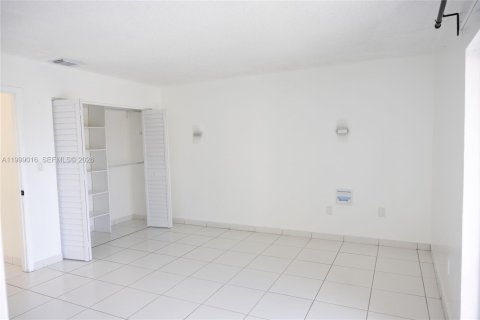 Townhouse in Miami, Florida 3 bedrooms, 159.42 sq.m. № 2064005 - photo 12