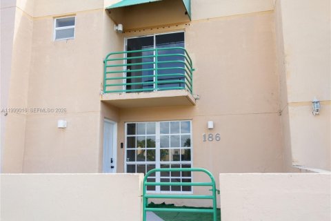Townhouse in Miami, Florida 3 bedrooms, 159.42 sq.m. № 2064005