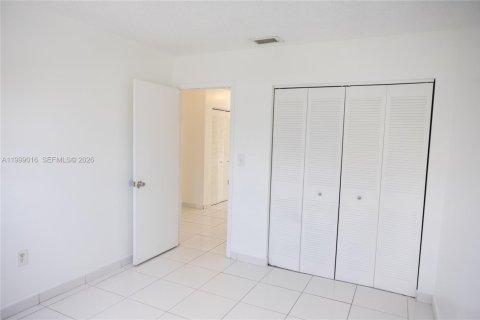 Townhouse in Miami, Florida 3 bedrooms, 159.42 sq.m. № 2064005 - photo 19