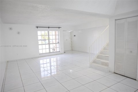 Townhouse in Miami, Florida 3 bedrooms, 159.42 sq.m. № 2064005 - photo 3