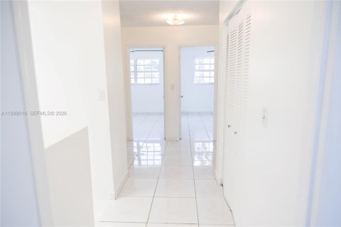 Townhouse in Miami, Florida 3 bedrooms, 159.42 sq.m. № 2064005 - photo 16