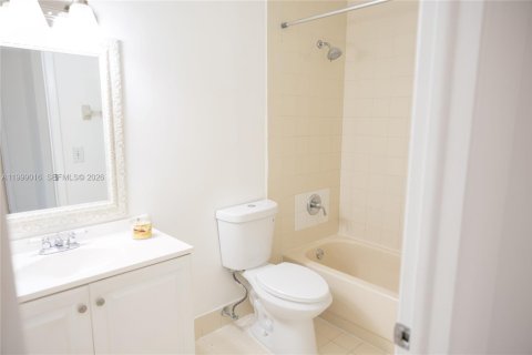 Townhouse in Miami, Florida 3 bedrooms, 159.42 sq.m. № 2064005 - photo 20