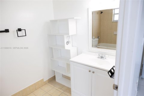 Townhouse in Miami, Florida 3 bedrooms, 159.42 sq.m. № 2064005 - photo 13