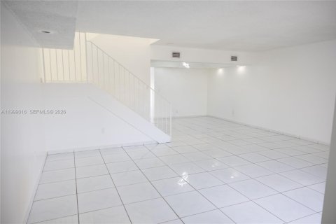 Townhouse in Miami, Florida 3 bedrooms, 159.42 sq.m. № 2064005 - photo 2