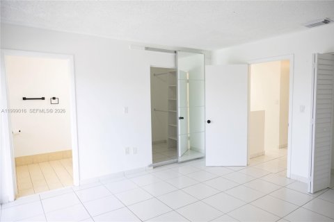 Townhouse in Miami, Florida 3 bedrooms, 159.42 sq.m. № 2064005 - photo 11