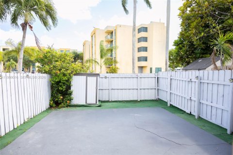 Townhouse in Miami, Florida 3 bedrooms, 159.42 sq.m. № 2064005 - photo 9