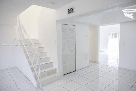 Townhouse in Miami, Florida 3 bedrooms, 159.42 sq.m. № 2064005 - photo 4