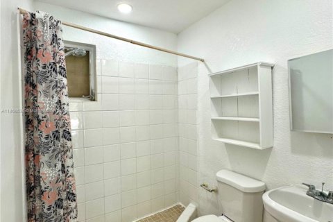 Propiedad comercial en alquiler en Pembroke Pines, Florida № 1923259 - foto 3