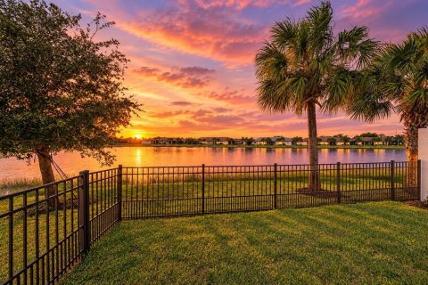 Villa ou maison à vendre à Lakewood Ranch, Floride: 2 chambres, 146.23 m2 № 2434510 - photo 3