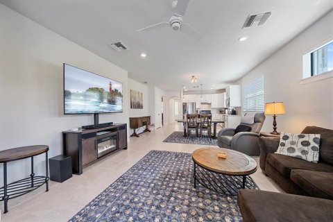 Villa ou maison à vendre à Lakewood Ranch, Floride: 2 chambres, 146.23 m2 № 2434510 - photo 17