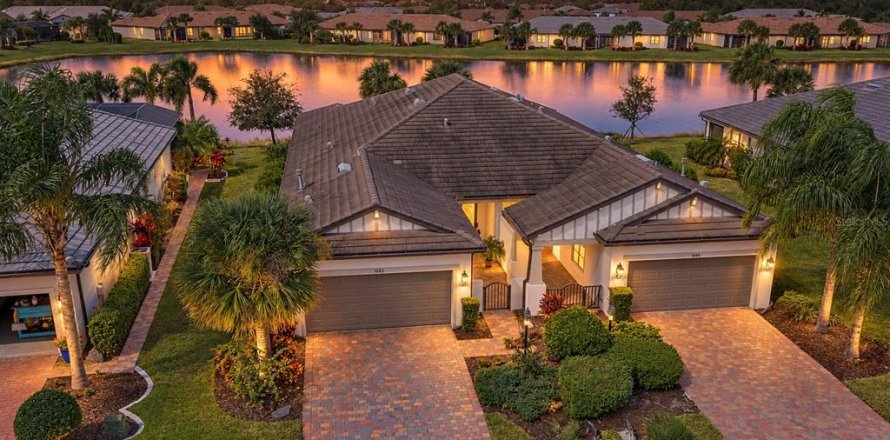 Villa ou maison à Lakewood Ranch, Floride 2 chambres, 146.23 m2 № 2434510